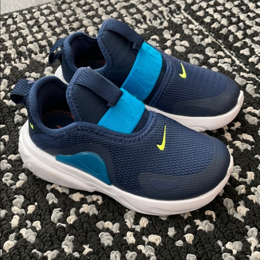 Nike toddler shoes
